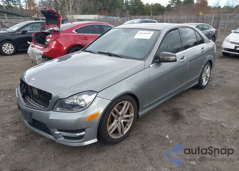 2013 Mercedes-Benz C 300 Sport 4Matic из США, поврежденный, VIN WDDGF8AB1DA755708